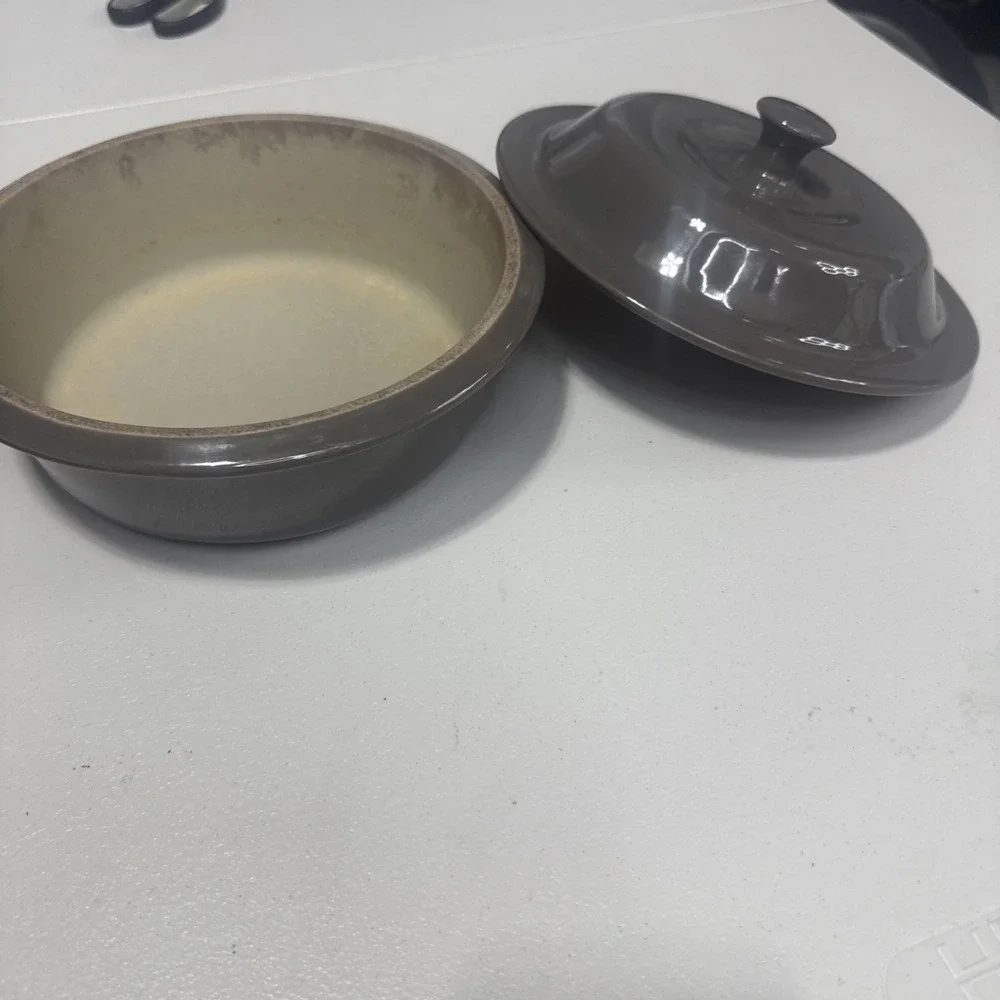 Pampered Chef Stoneware 6 cup/1.5 L Round Gray Covered Casserole Baker New